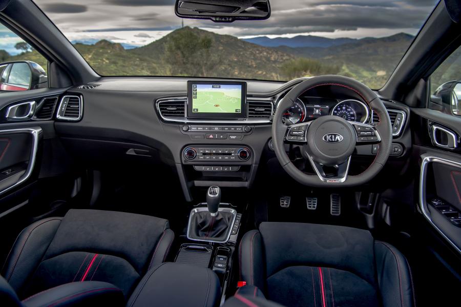 Торпедо Kia Ceed GT 2019 года  (UK) (фото 40 из 43)
